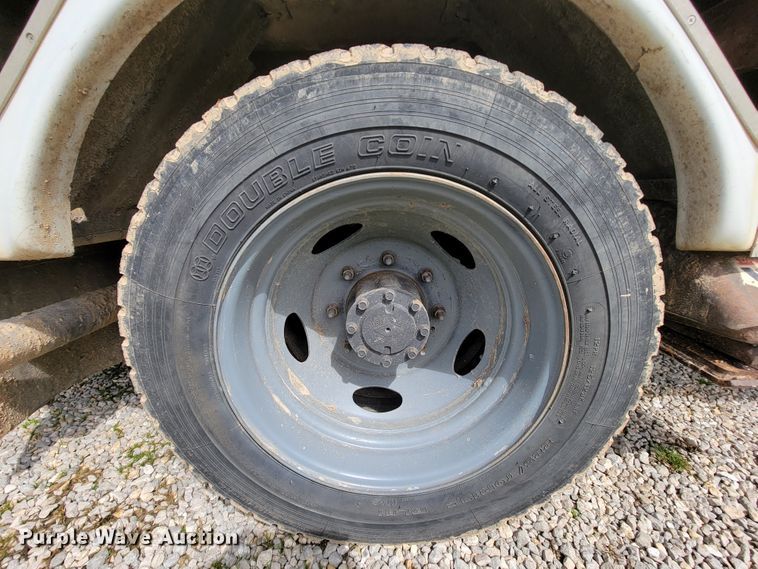 image for item FL9178 2004 Ford F550 Super Duty  bucket truck