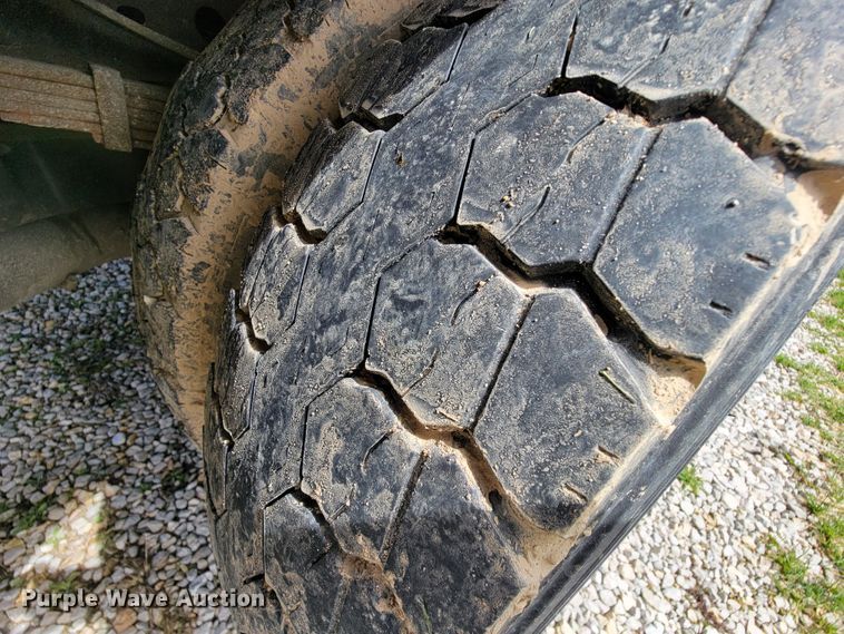 image for item FL9178 2004 Ford F550 Super Duty  bucket truck