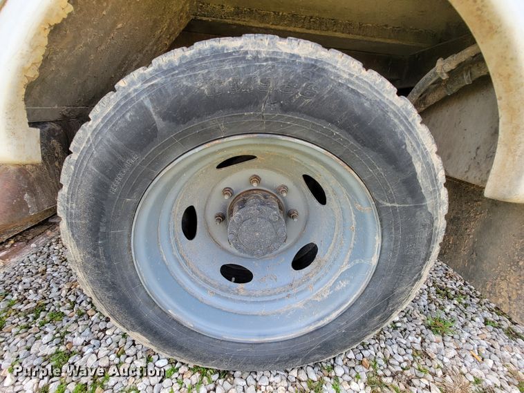 image for item FL9178 2004 Ford F550 Super Duty  bucket truck