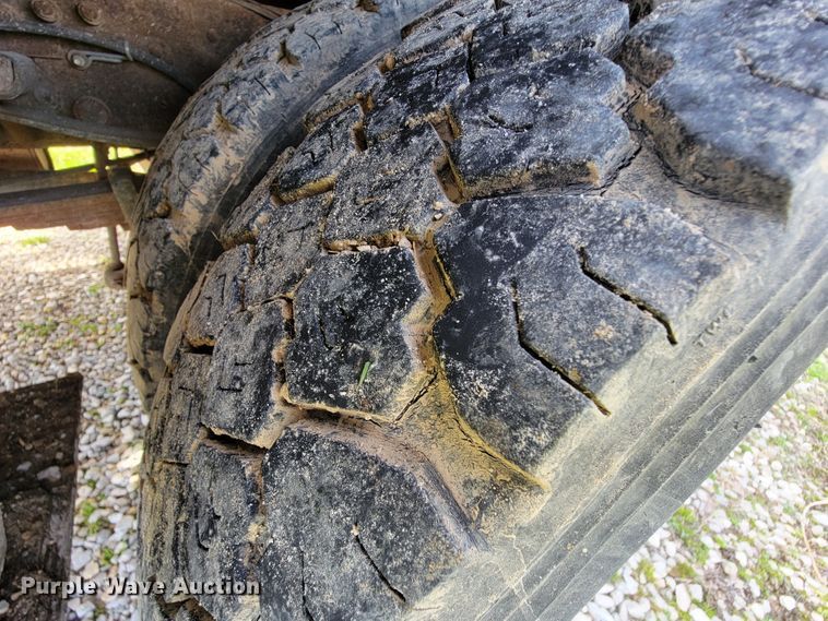 image for item FL9178 2004 Ford F550 Super Duty  bucket truck