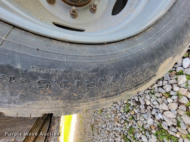 image for item FL9178 2004 Ford F550 Super Duty  bucket truck