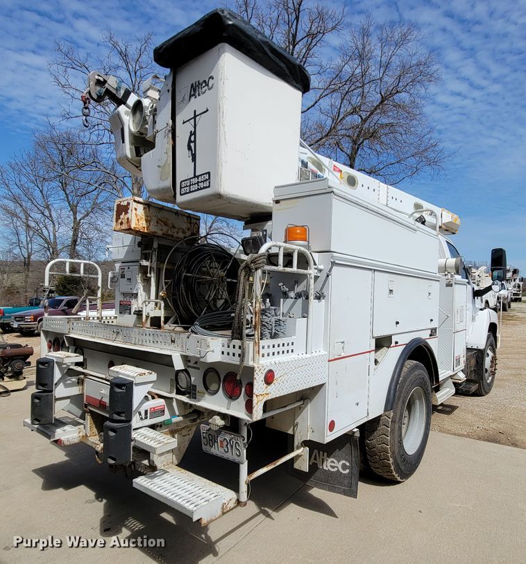 image for item FL9181 2006 Chevrolet C7500  bucket truck