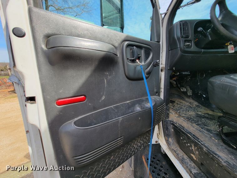 image for item FL9181 2006 Chevrolet C7500  bucket truck