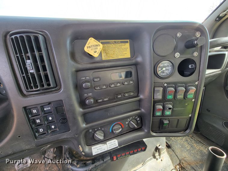 image for item FL9181 2006 Chevrolet C7500  bucket truck