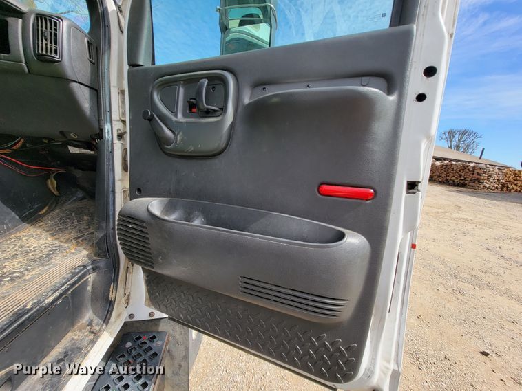 image for item FL9181 2006 Chevrolet C7500  bucket truck