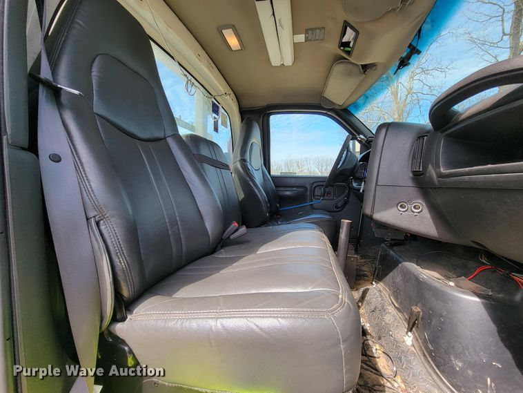 image for item FL9181 2006 Chevrolet C7500  bucket truck