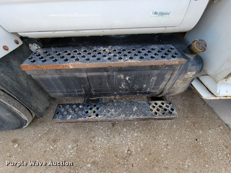 image for item FL9181 2006 Chevrolet C7500  bucket truck