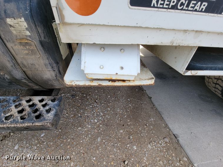 image for item FL9181 2006 Chevrolet C7500  bucket truck