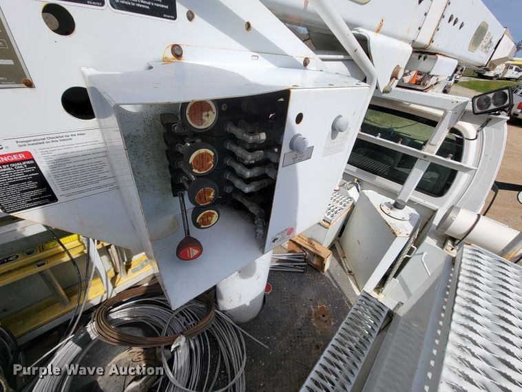 image for item FL9181 2006 Chevrolet C7500  bucket truck