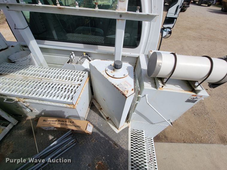 image for item FL9181 2006 Chevrolet C7500  bucket truck