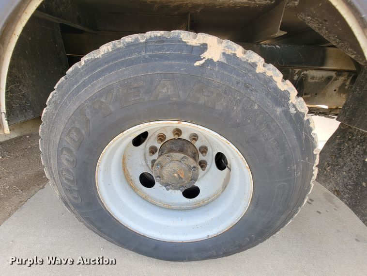 image for item FL9181 2006 Chevrolet C7500  bucket truck