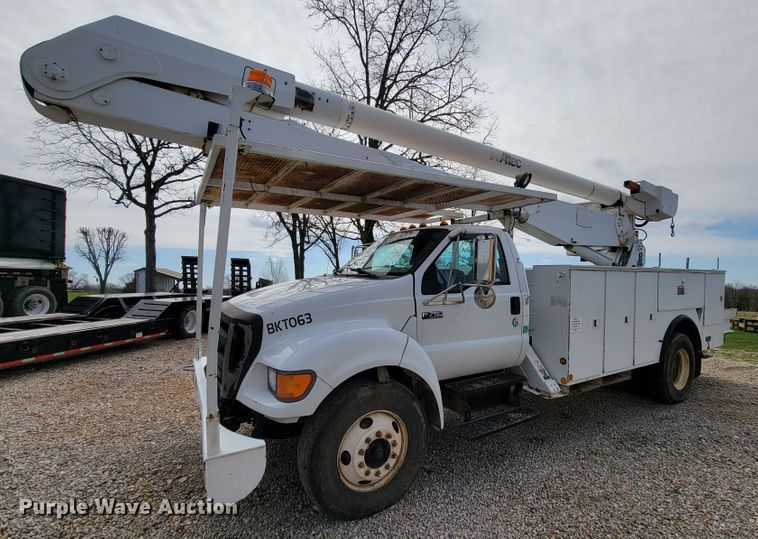 image for item FL9182 2007 Ford F750  bucket truck