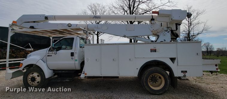 image for item FL9182 2007 Ford F750  bucket truck