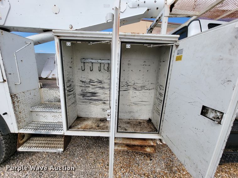 image for item FL9182 2007 Ford F750  bucket truck