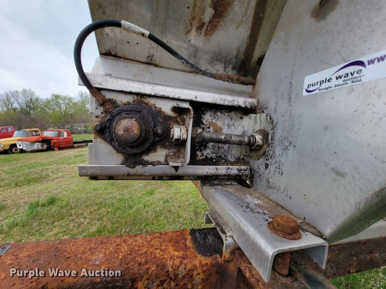 image for item FL9211 Swenson spreader