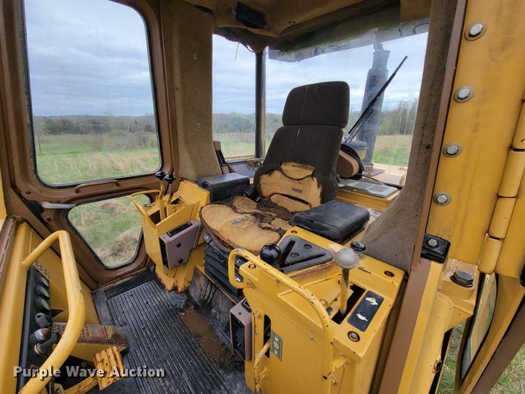 image for item FL9215 1994 Caterpillar 953B  track loader