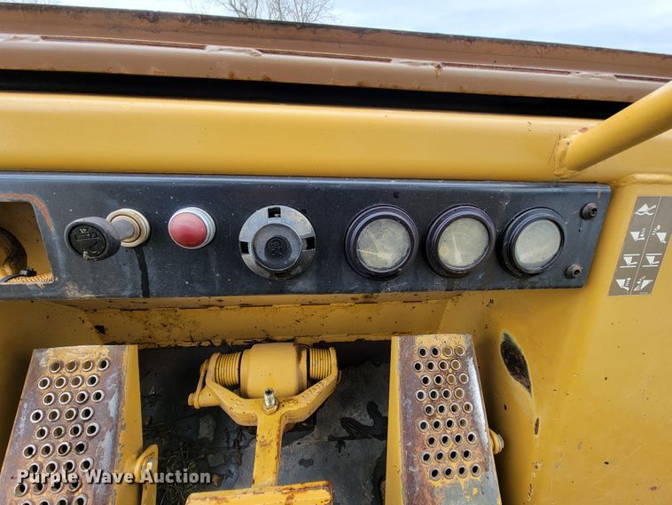image for item FL9215 1994 Caterpillar 953B  track loader