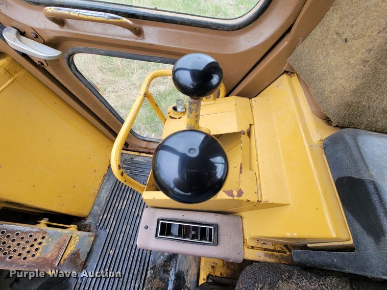 image for item FL9215 1994 Caterpillar 953B  track loader