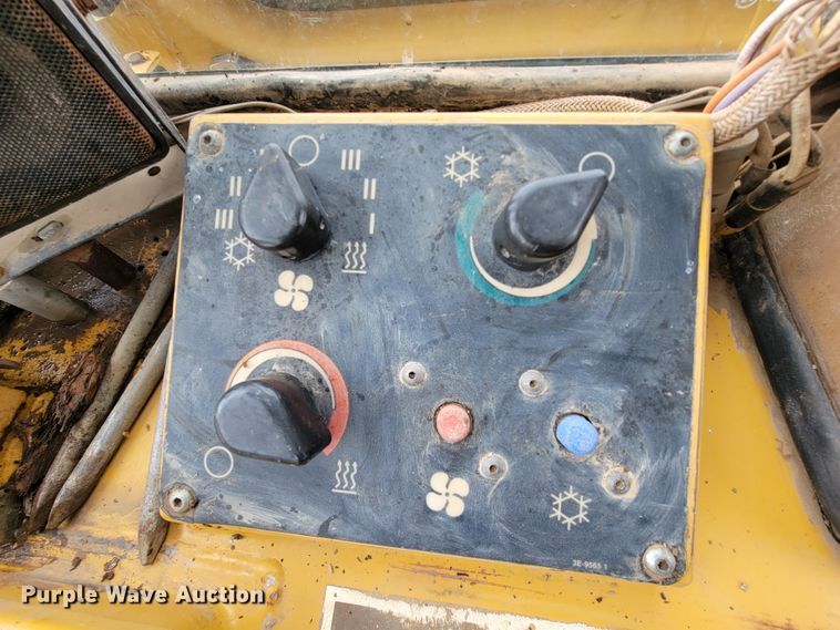 image for item FL9215 1994 Caterpillar 953B  track loader