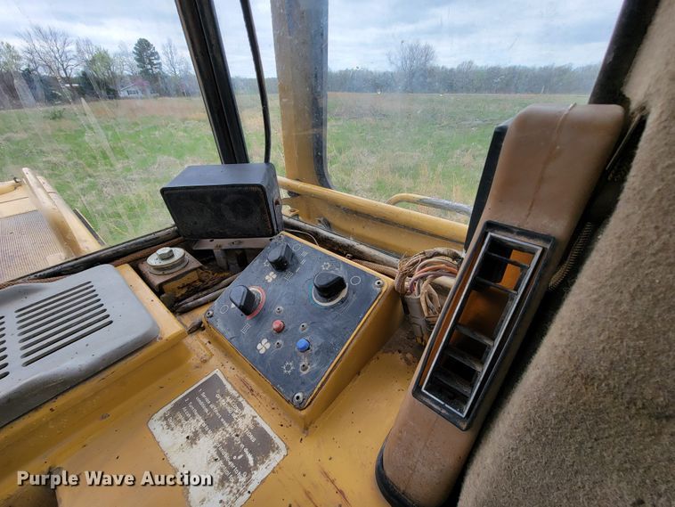 image for item FL9215 1994 Caterpillar 953B  track loader