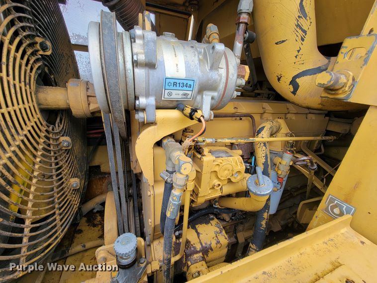 image for item FL9215 1994 Caterpillar 953B  track loader