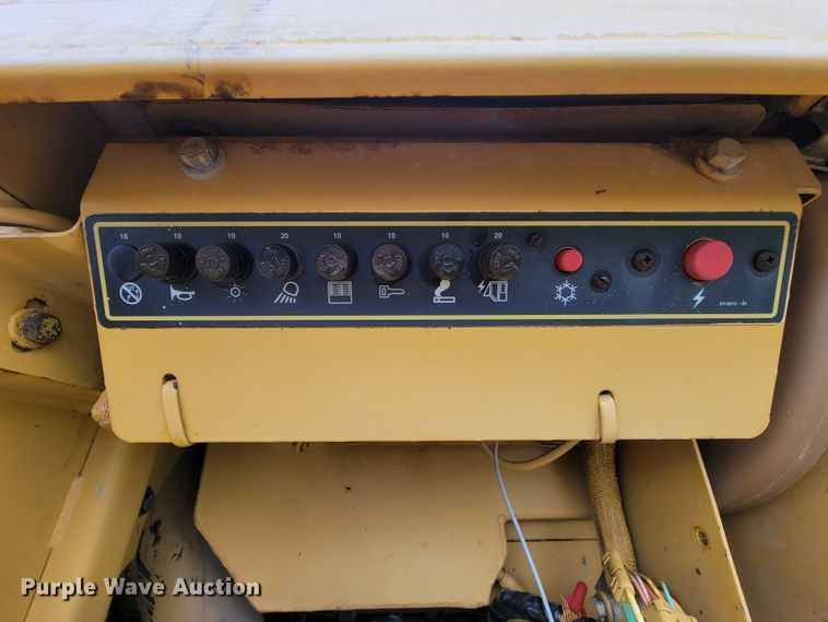 image for item FL9215 1994 Caterpillar 953B  track loader