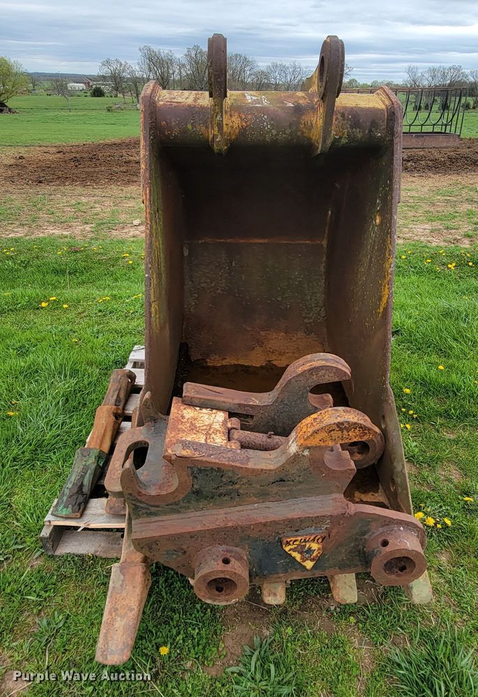 image for item FL9220 36"W excavator bucket