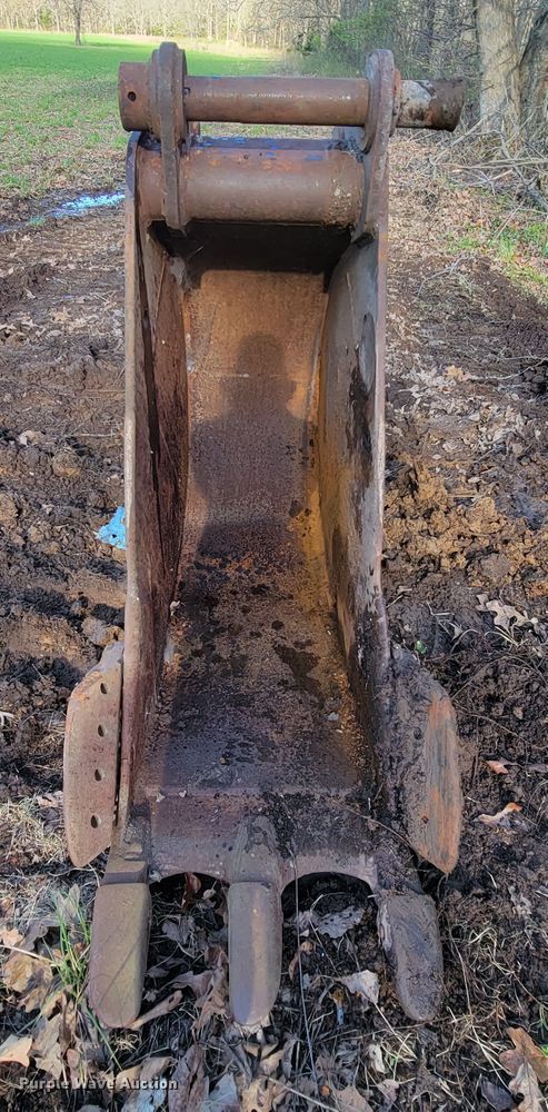 image for item FL9225 28"W excavator bucket