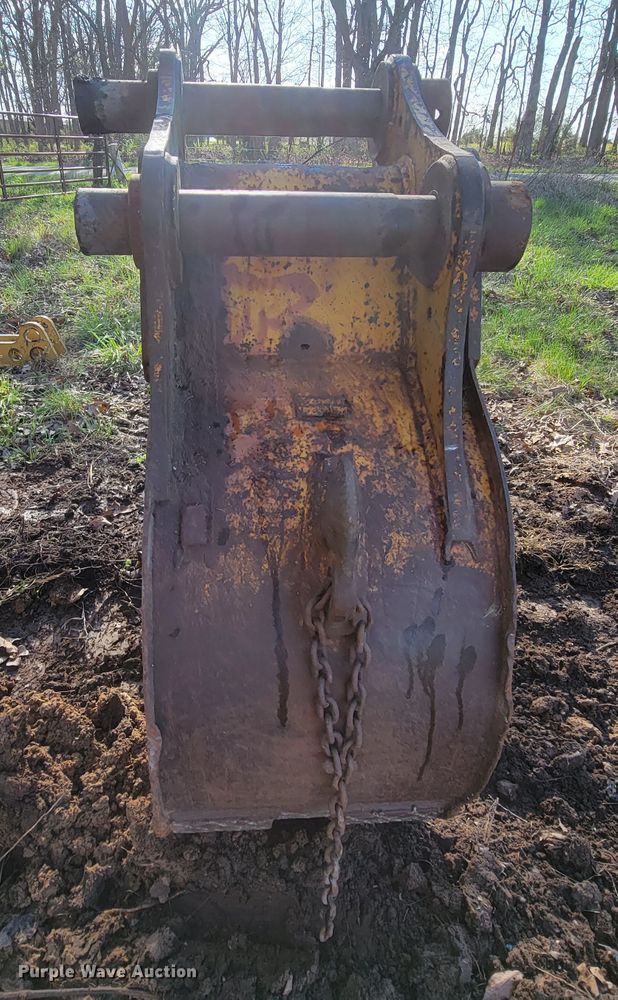 image for item FL9225 28"W excavator bucket