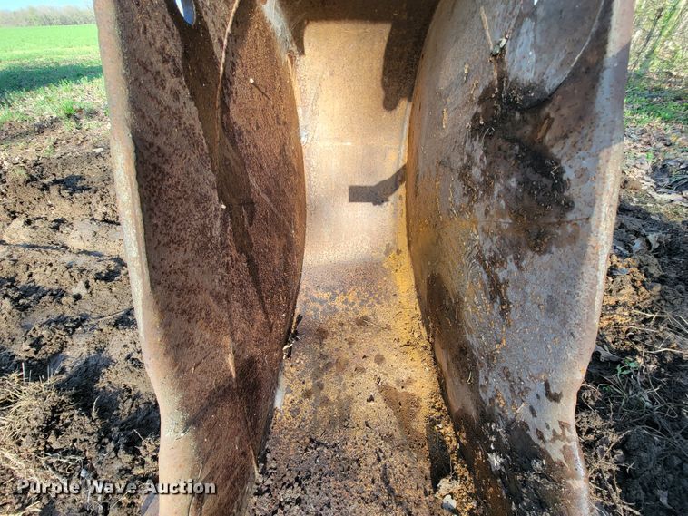 image for item FL9225 28"W excavator bucket