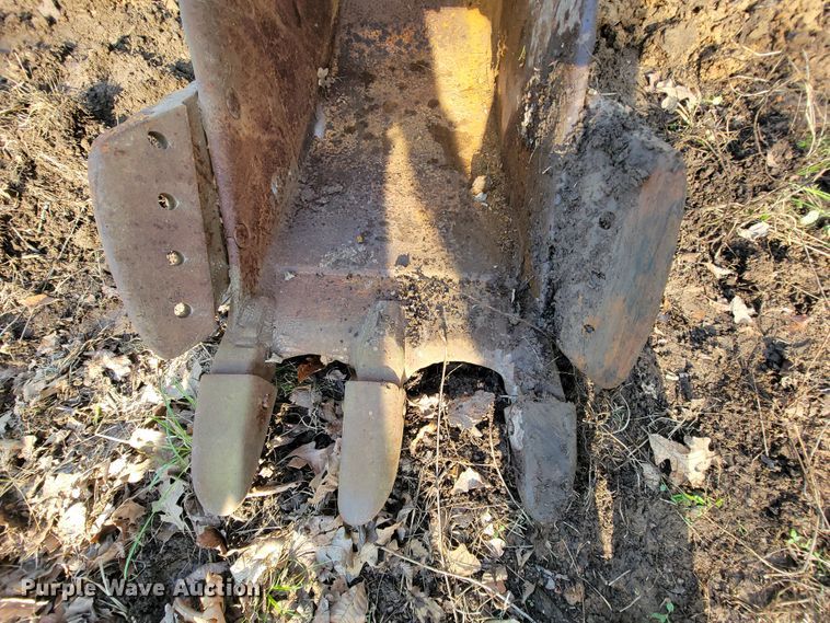 image for item FL9225 28"W excavator bucket