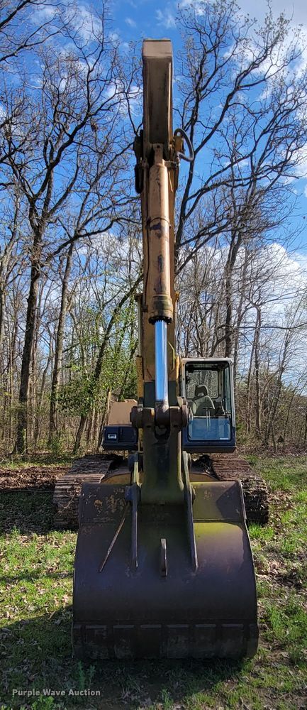 image for item FL9226 1990 Komatsu PC220LC-5  excavator