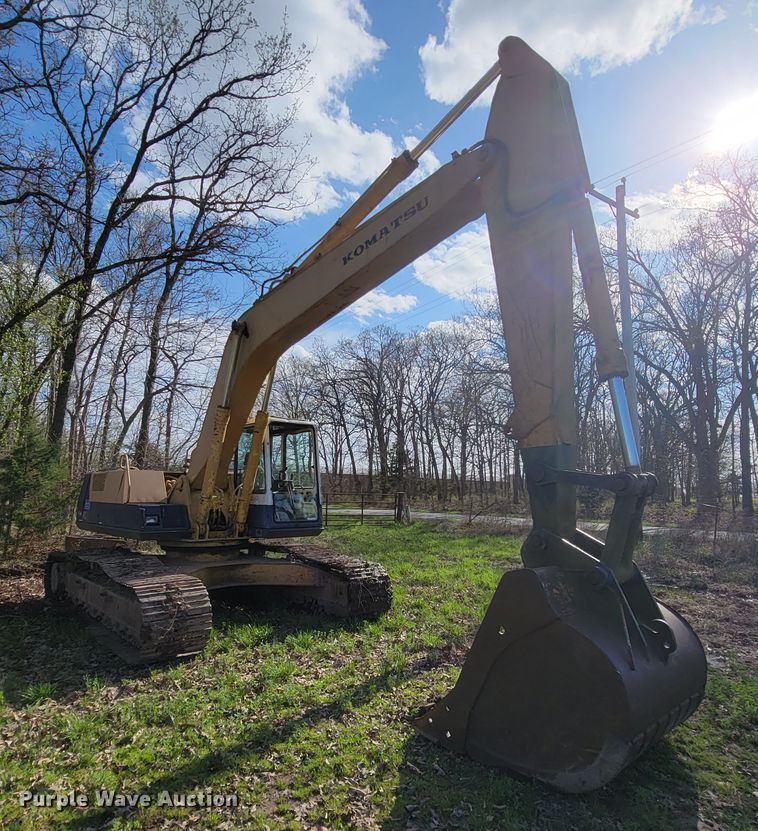 image for item FL9226 1990 Komatsu PC220LC-5  excavator