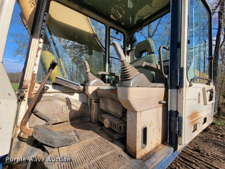 image for item FL9226 1990 Komatsu PC220LC-5  excavator