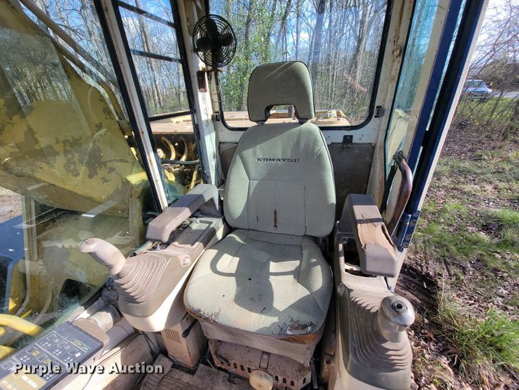 image for item FL9226 1990 Komatsu PC220LC-5  excavator