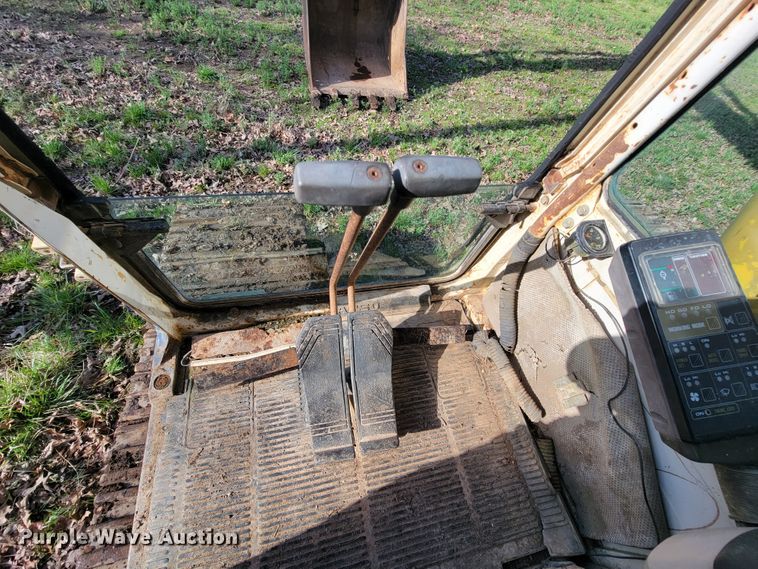 image for item FL9226 1990 Komatsu PC220LC-5  excavator