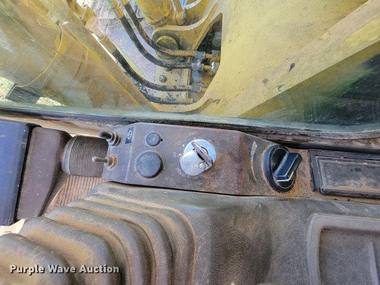 image for item FL9226 1990 Komatsu PC220LC-5  excavator