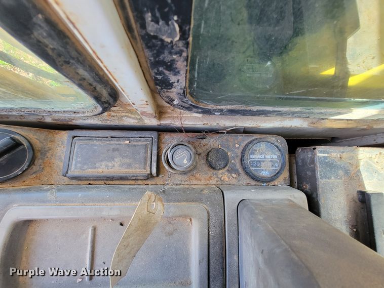 image for item FL9226 1990 Komatsu PC220LC-5  excavator