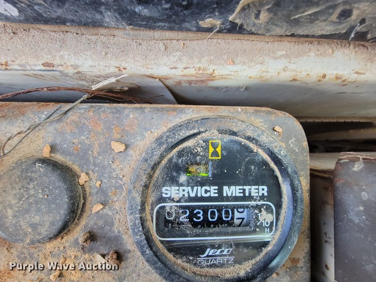 image for item FL9226 1990 Komatsu PC220LC-5  excavator