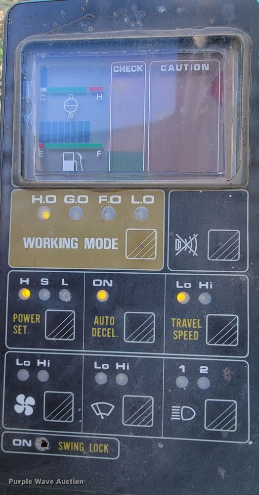 image for item FL9226 1990 Komatsu PC220LC-5  excavator