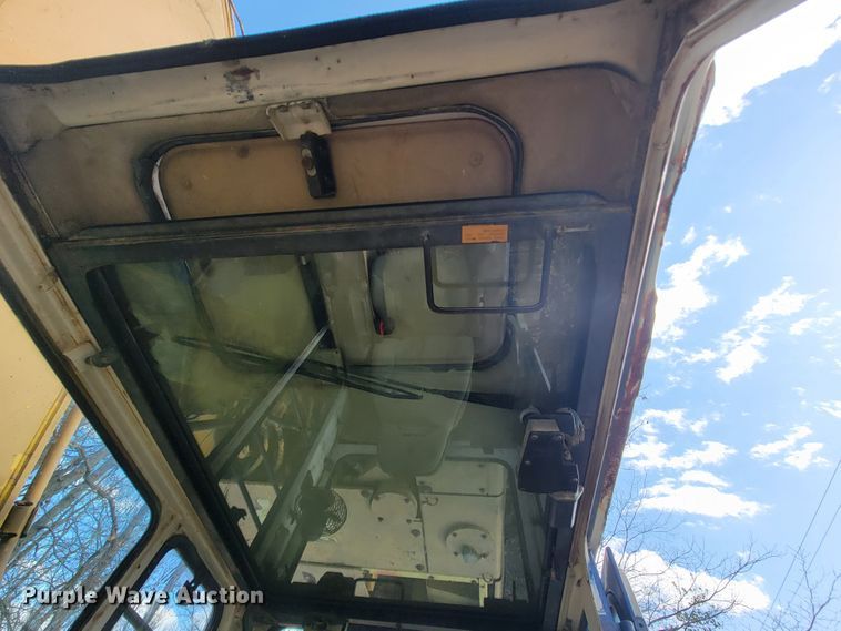 image for item FL9226 1990 Komatsu PC220LC-5  excavator