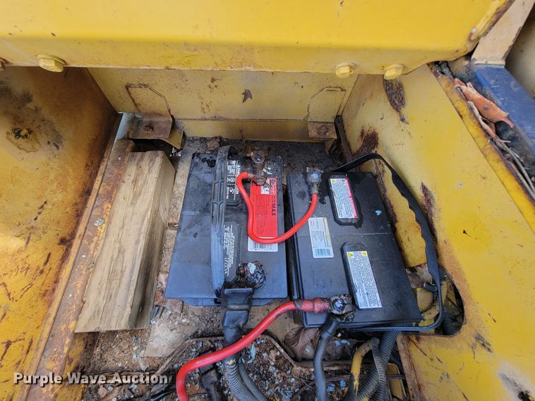 image for item FL9226 1990 Komatsu PC220LC-5  excavator