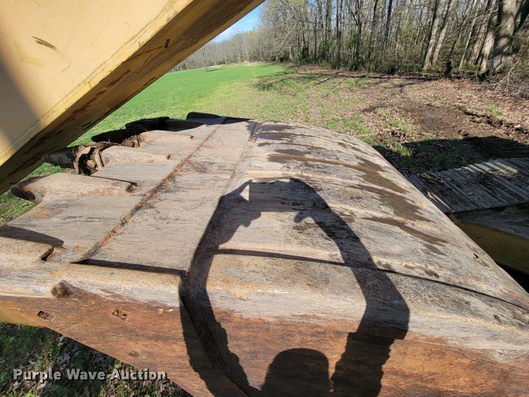 image for item FL9226 1990 Komatsu PC220LC-5  excavator