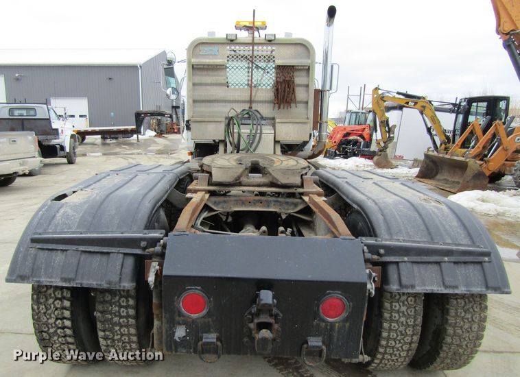 image for item GC9816 2000 Mack CH613  semi truck