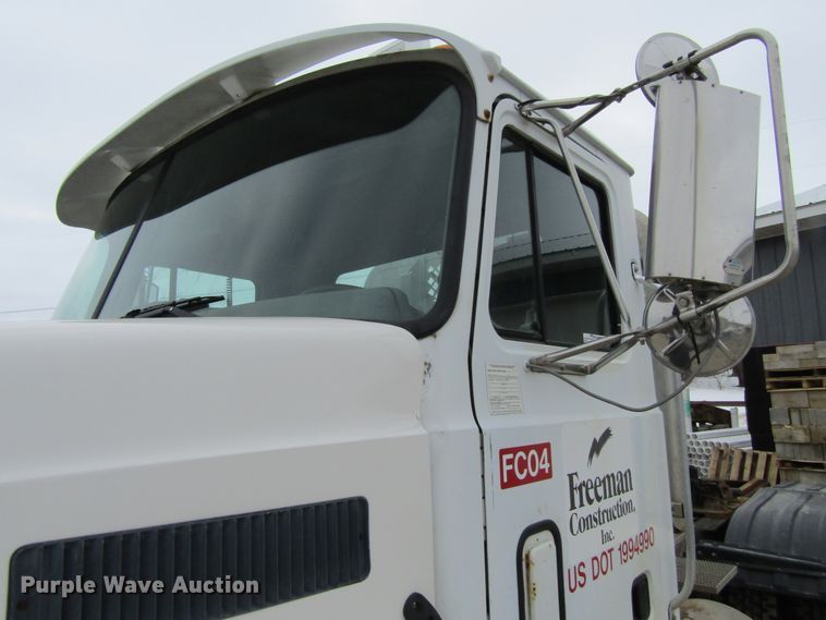 image for item GC9816 2000 Mack CH613  semi truck