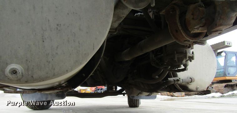 image for item GC9816 2000 Mack CH613  semi truck