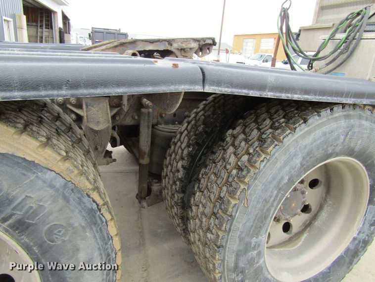 image for item GC9816 2000 Mack CH613  semi truck