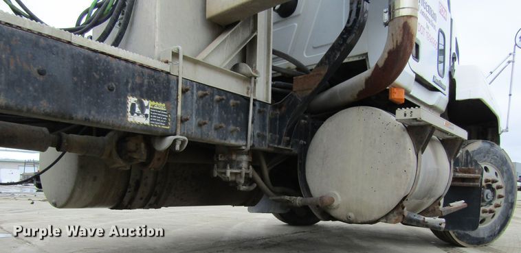 image for item GC9816 2000 Mack CH613  semi truck