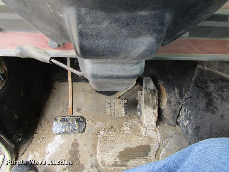 image for item GC9816 2000 Mack CH613  semi truck