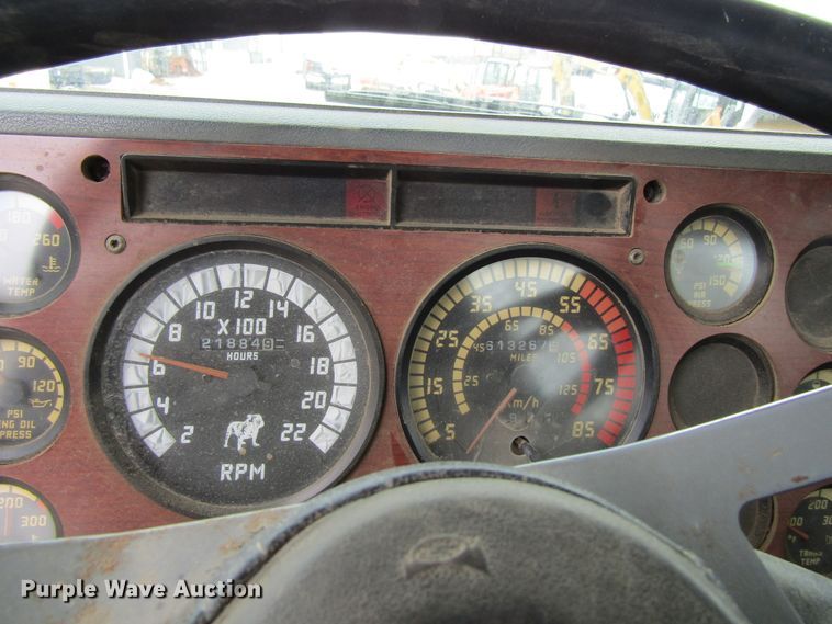 image for item GC9816 2000 Mack CH613  semi truck